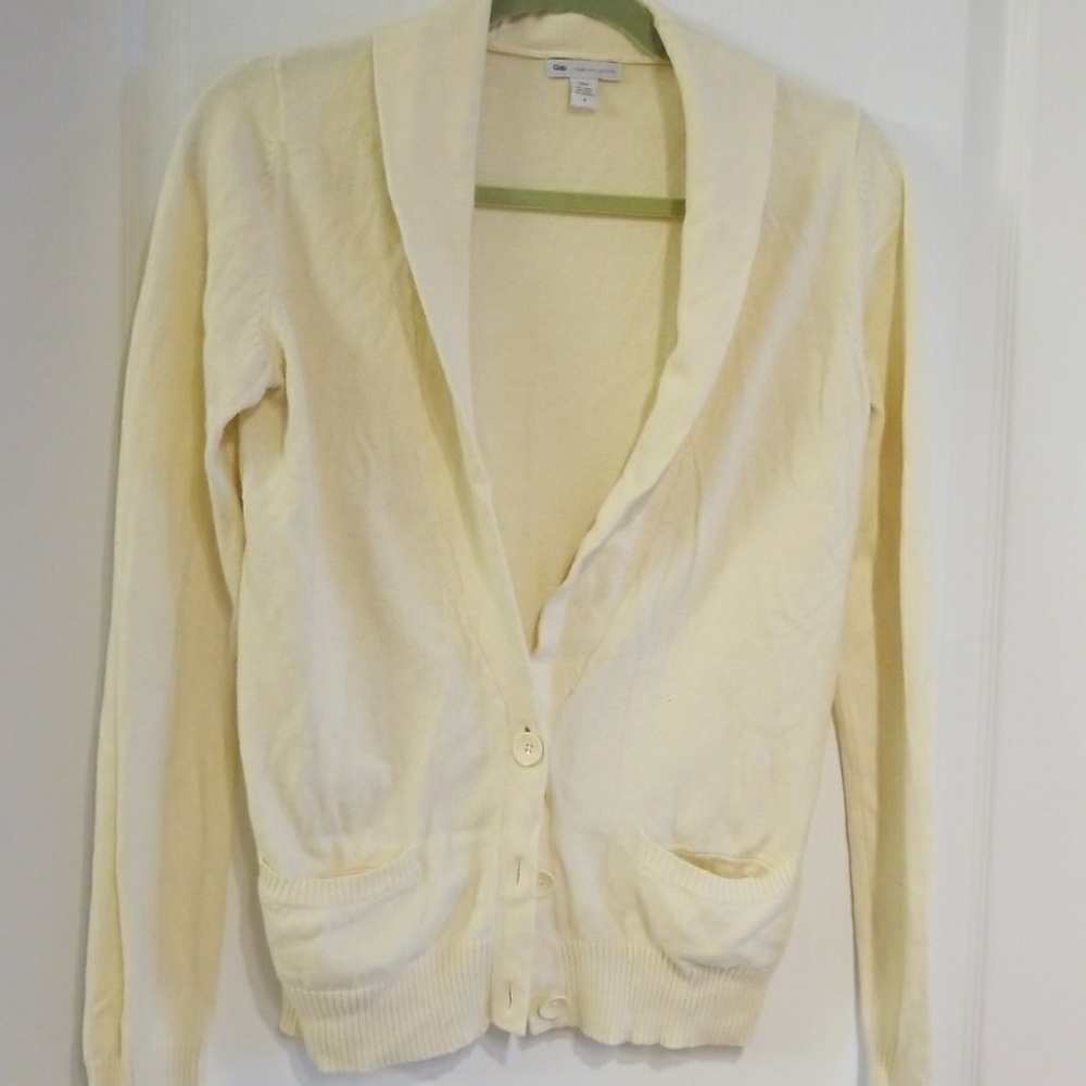 Soft cream Gap (part cashmere) sweater